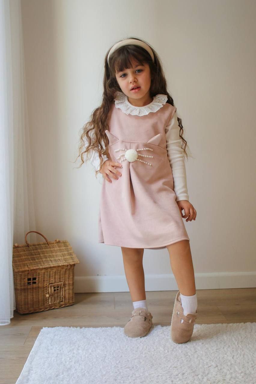 Robe Élégance Féline – Style et Confort pour Petites Princesses