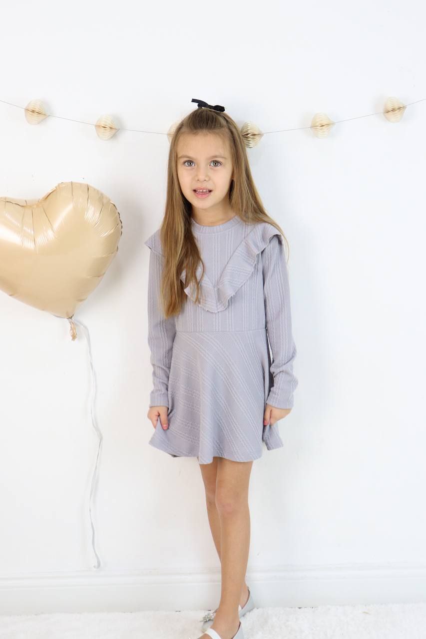 Robe Tricotée à Volants – Élégance et Confort pour Petites Princesses