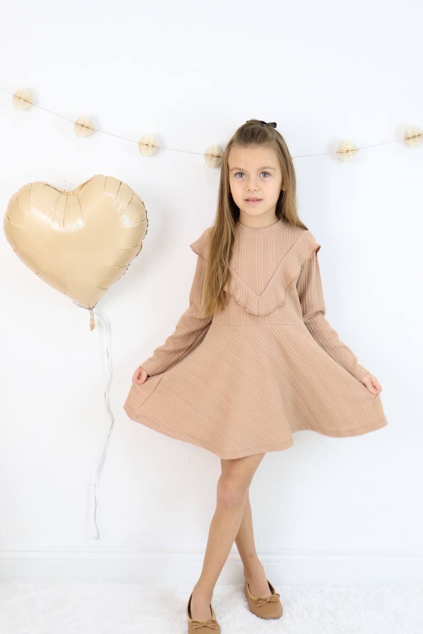 Robe Tricotée à Volants – Élégance et Confort pour Petites Princesses