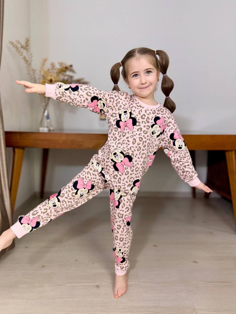 ✨ Pyjama Enfant Minnie Mouse Léopard - Confort et Style pour des Nuits Magiques ! ✨